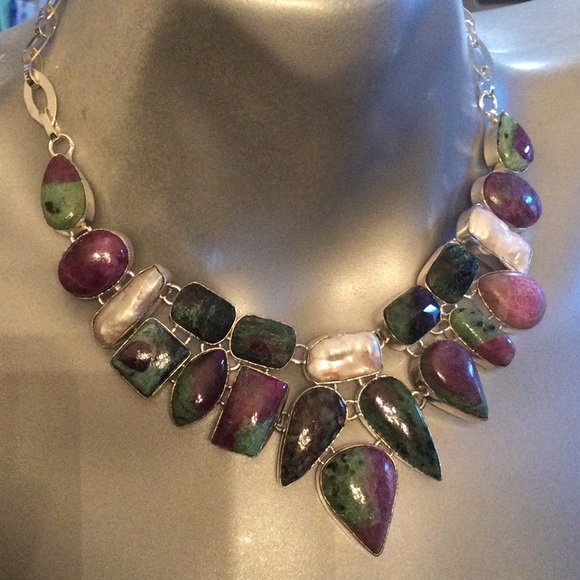 Breathtaking Genuine Ruby Zoisite Necklace With Pearls - Picture 3 of 12